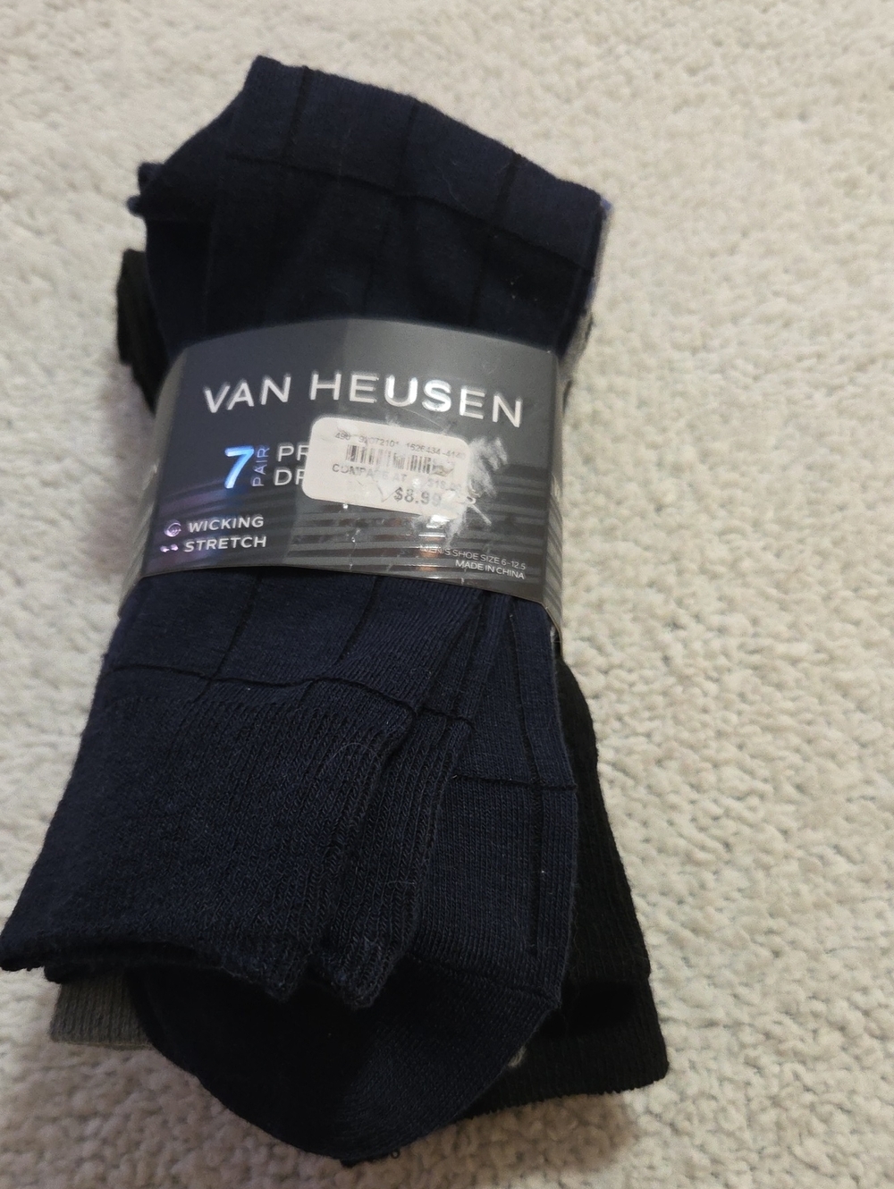 NWT VAN HEUSEN DRESS SOCKS